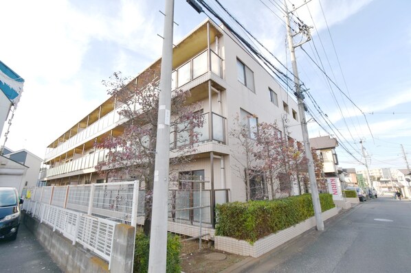 ニューベルヴェの物件外観写真